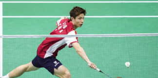 Shi Yuqi wins the second point for China by beating Jason Teh Jia Heng of Singapore 21-10, 21-17 at the 2023 Sudirman Cup. (photo: Xinhua)
