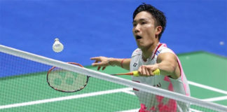 Kento Momota shows strong mental strength to beat Chen Long in the China Open semi-final. (photo: Xinhua)
