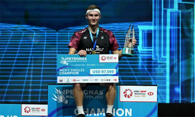 Congratulations to Viktor Axelsen for winning the 2023 Malaysia Open. (photo: AFP)