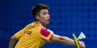 Ng Tze Yong receives words of encouragement from Lee Chong Wei. (Photo: AFP)