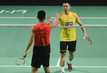 Lin Dan thanks Chen Long after the Fuzhou China Open first round match. (photo: Xinhua)